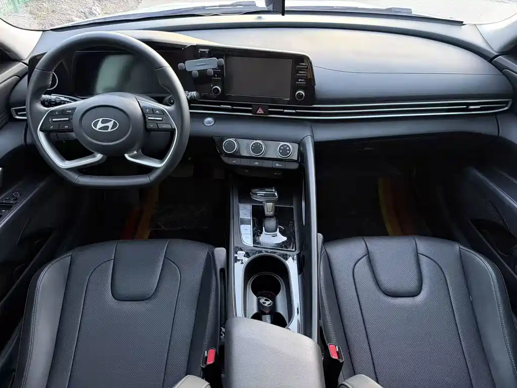 Hyundai Elantra — миниатюра 8