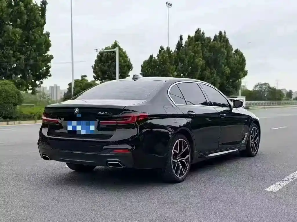 BMW 5 Series — миниатюра 7
