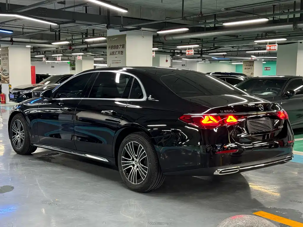 Mercedes-Benz E-Class — миниатюра 17