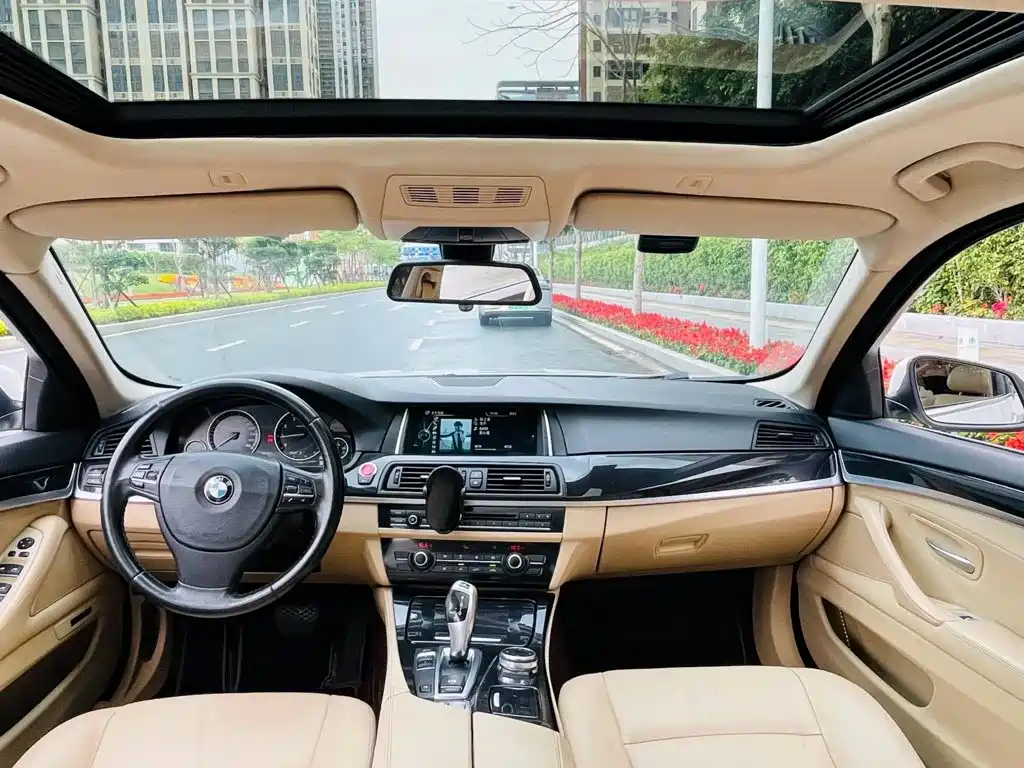 BMW 5 Series — миниатюра 7