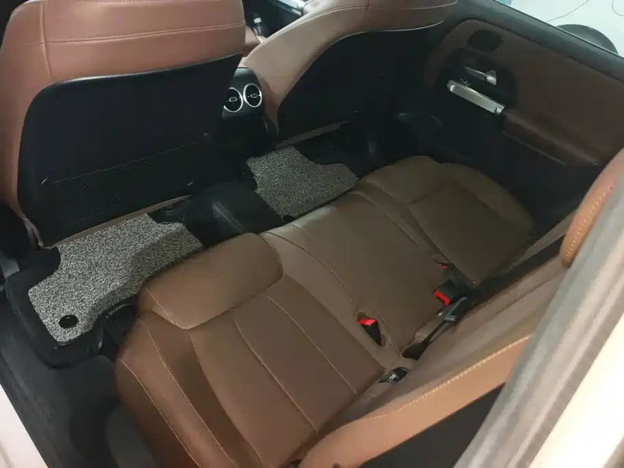 Mercedes-Benz GLB — миниатюра 11