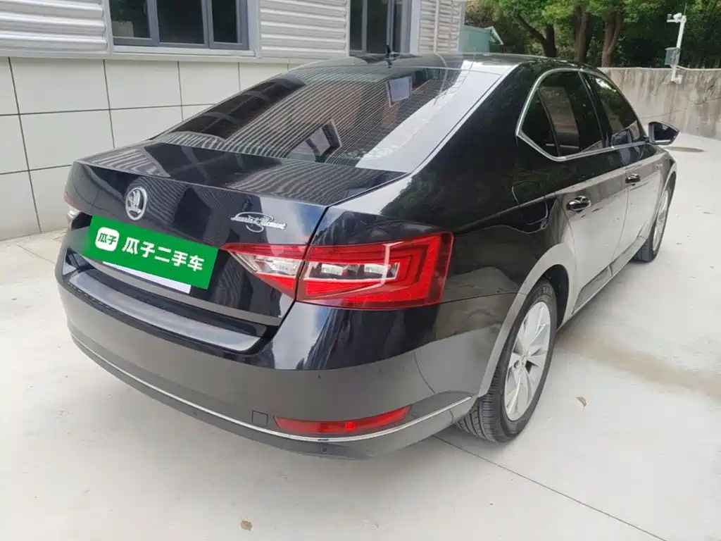 Skoda Superb — миниатюра 7