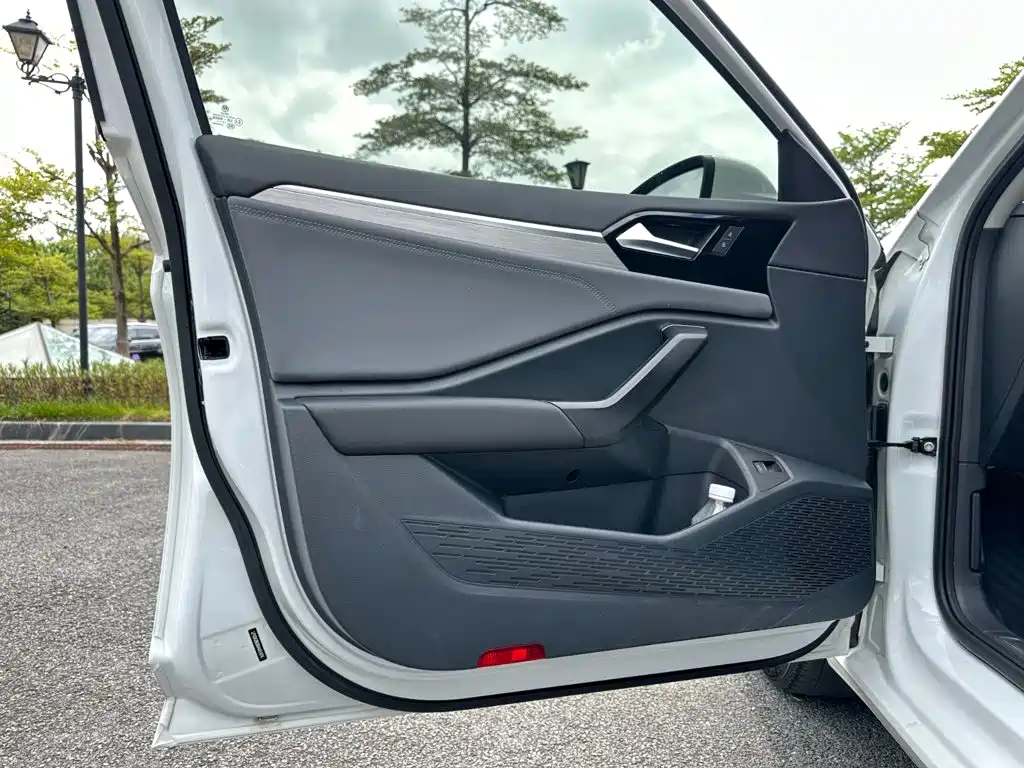 Volkswagen Sagitar — миниатюра 4