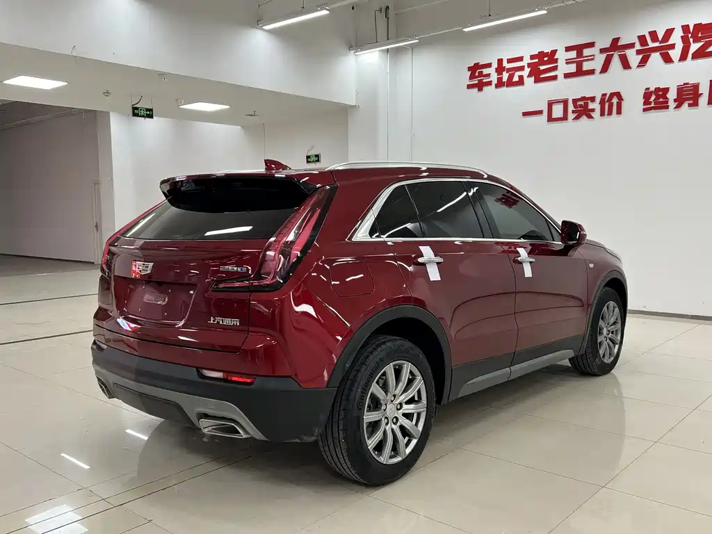 CADILLAC XT4