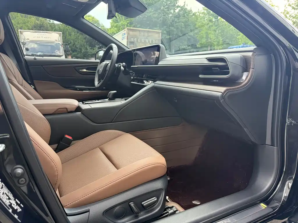 Toyota Crown (Import) — миниатюра 17
