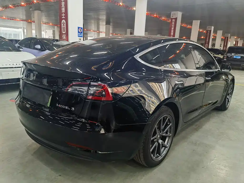 Tesla Model 3 — миниатюра 4