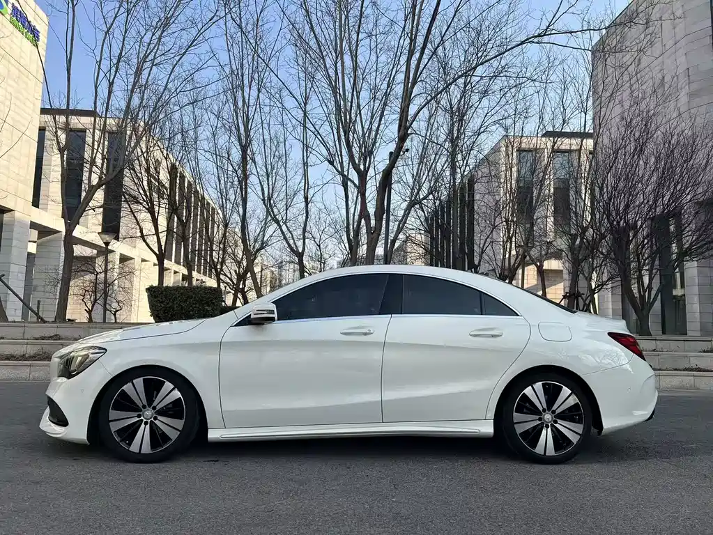 MERCEDES-BENZ CLA