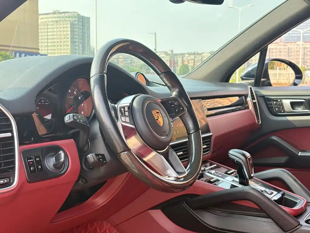 Porsche Cayenne — миниатюра 4