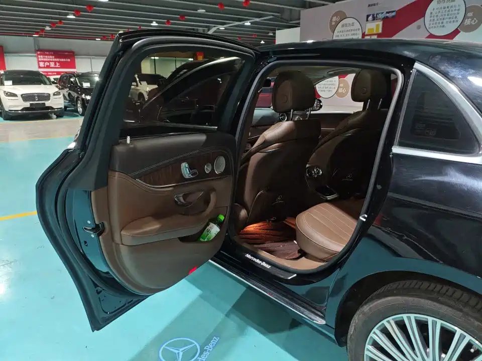 Mercedes-Benz E-Class — миниатюра 3