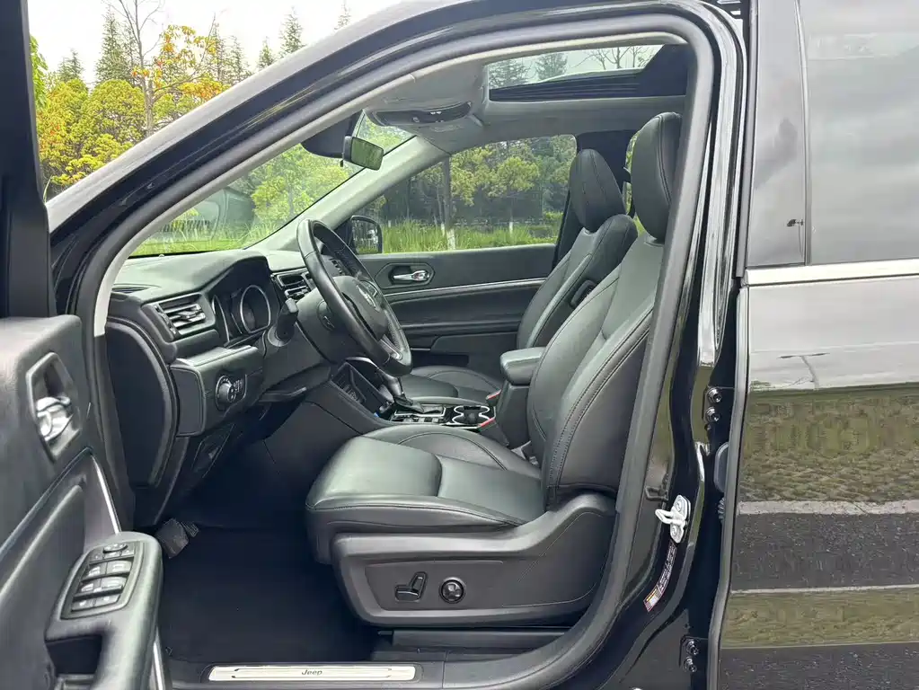 JEEP GRAND COMMANDER