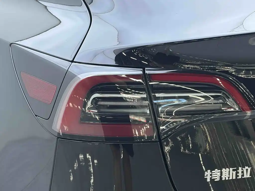 Tesla Model 3 — миниатюра 9