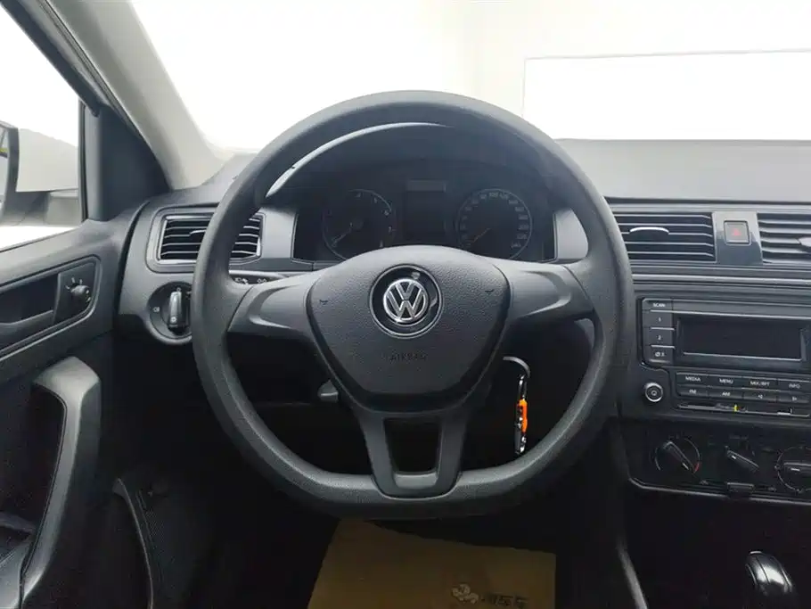 VOLKSWAGEN SANTANA