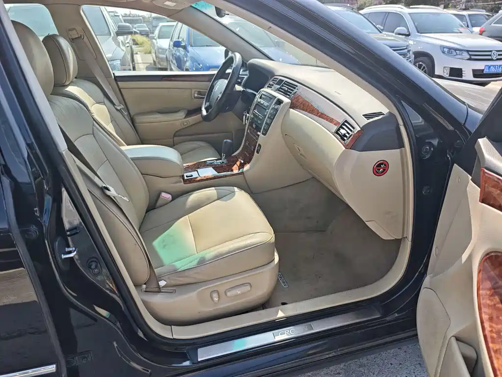 Toyota Crown — миниатюра 10