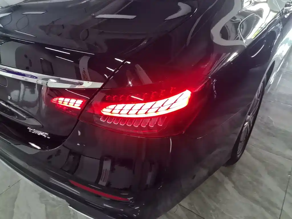 Mercedes-Benz E-Class — миниатюра 8