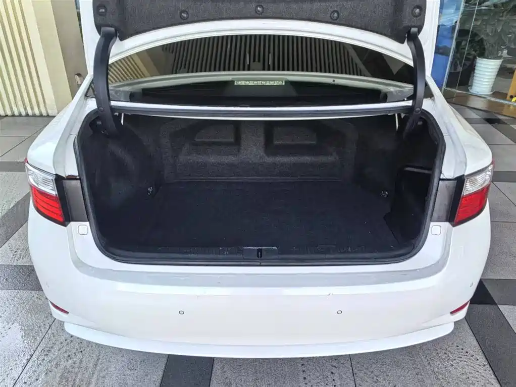 Lexus ES — миниатюра 8