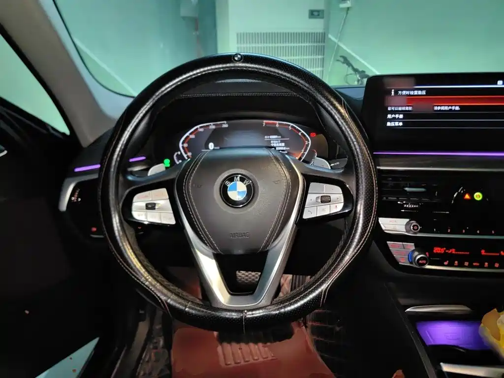 BMW 5 Series — миниатюра 11