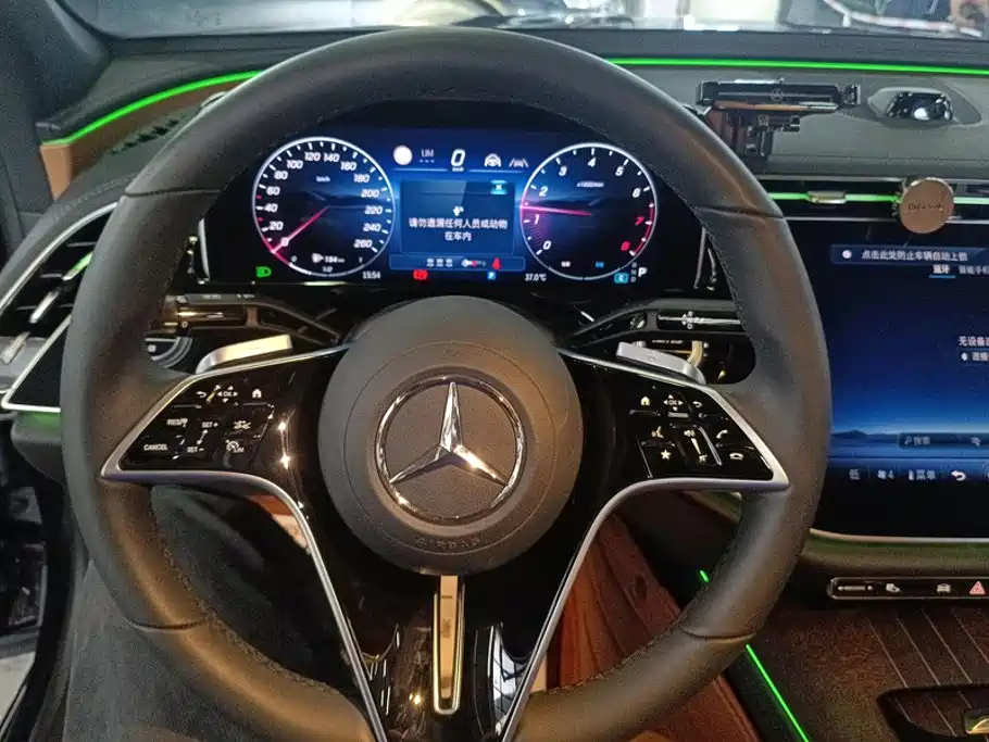 Mercedes-Benz E-Class — миниатюра 15