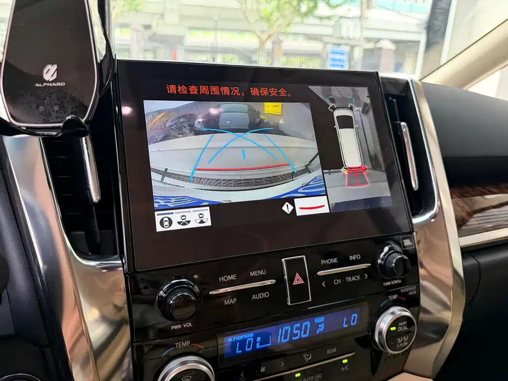 Toyota Alphard — миниатюра 17
