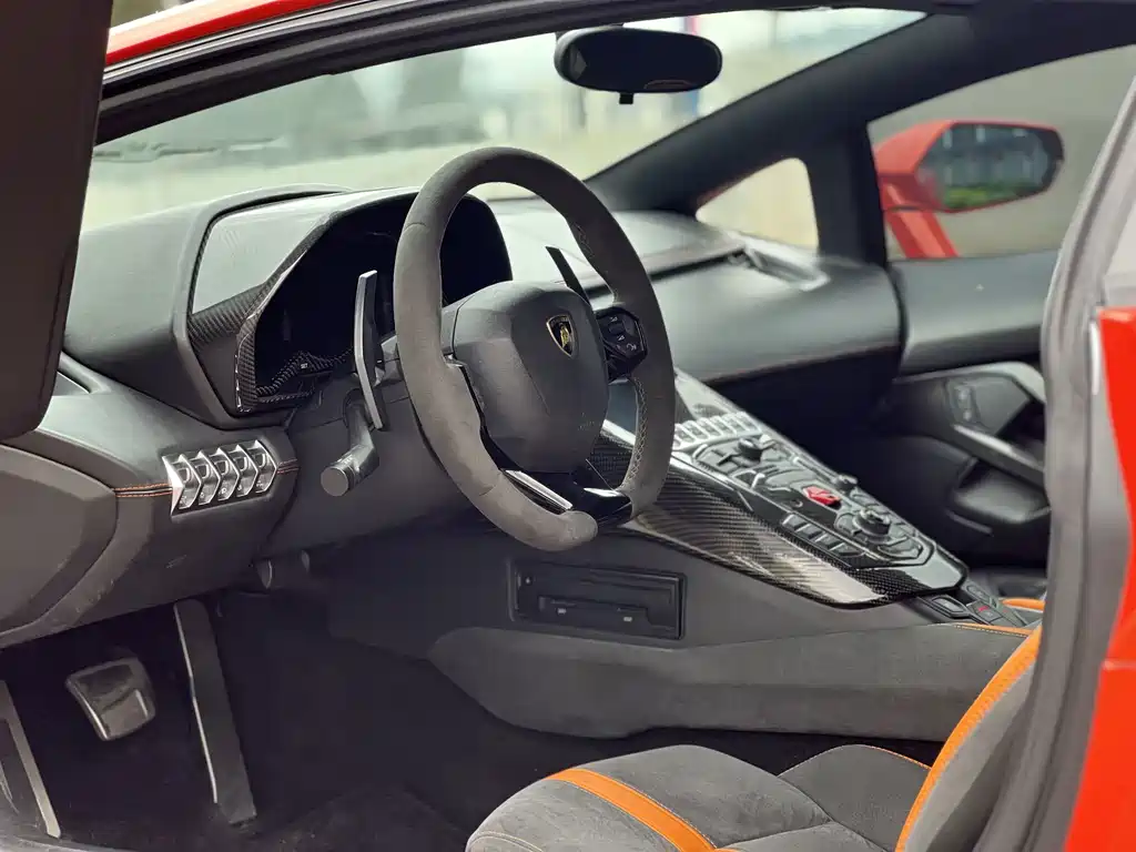 Lamborghini Aventador — миниатюра 8