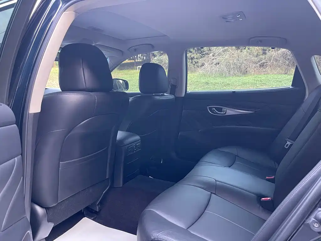 Infiniti Q70 — миниатюра 8
