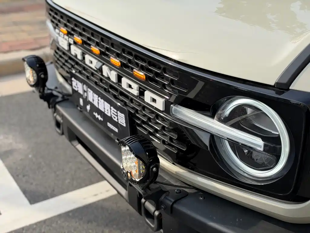 Ford Bronco — миниатюра 9