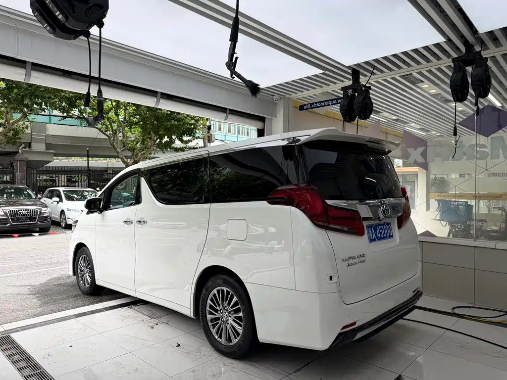 Toyota Alphard — миниатюра 14