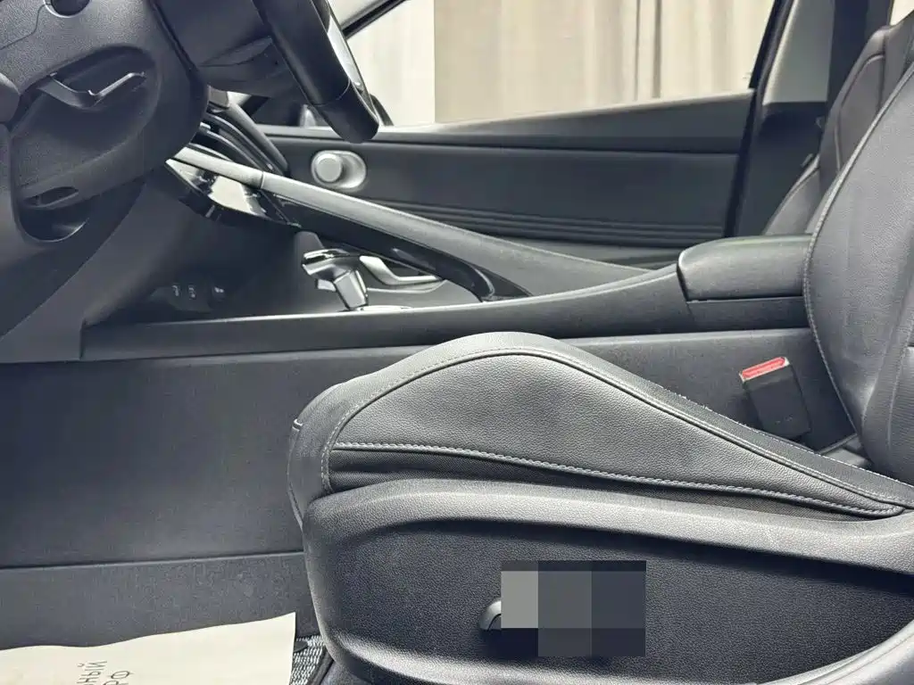 Hyundai Elantra — миниатюра 4