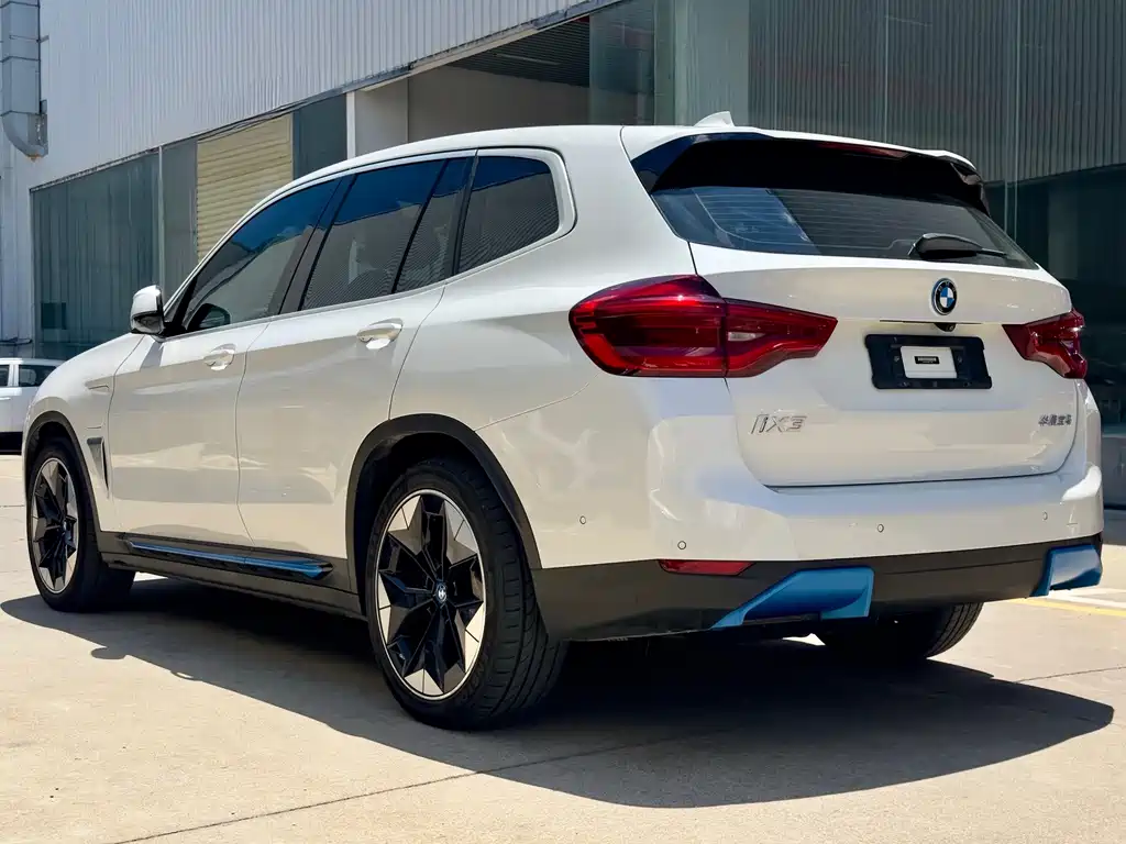 BMW iX3 — миниатюра 8