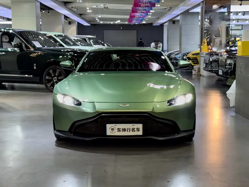 Aston Martin V8 Vantage 2018 4.0T V8 Coupe