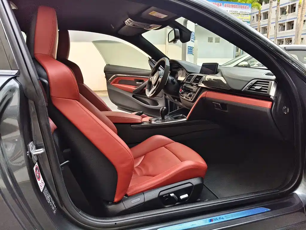BMW M4 — миниатюра 10
