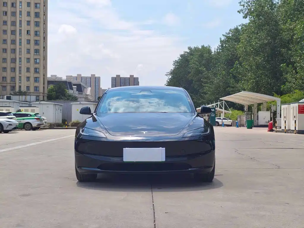 Tesla Model 3 — миниатюра 2