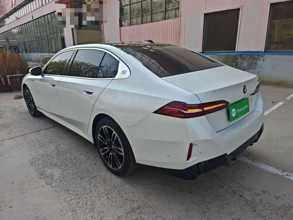 BMW 5 Series — миниатюра 5
