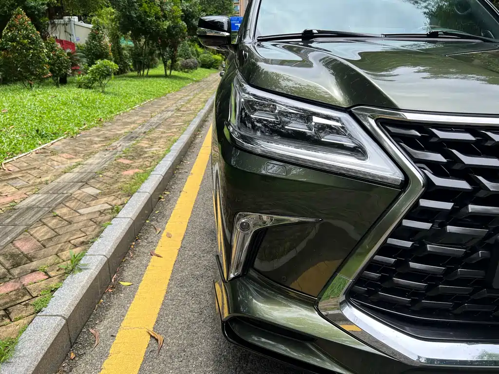 Lexus LX — миниатюра 14