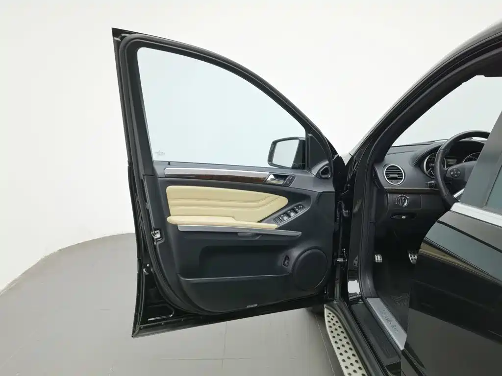 Mercedes-Benz M-Class — миниатюра 8