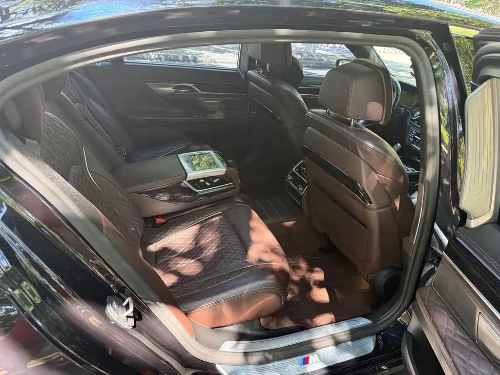 BMW 7 Series — миниатюра 18