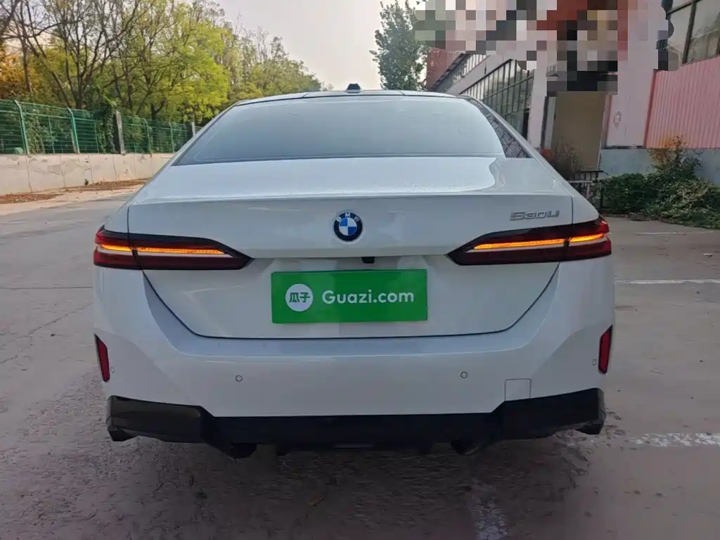 BMW 5 Series — миниатюра 6