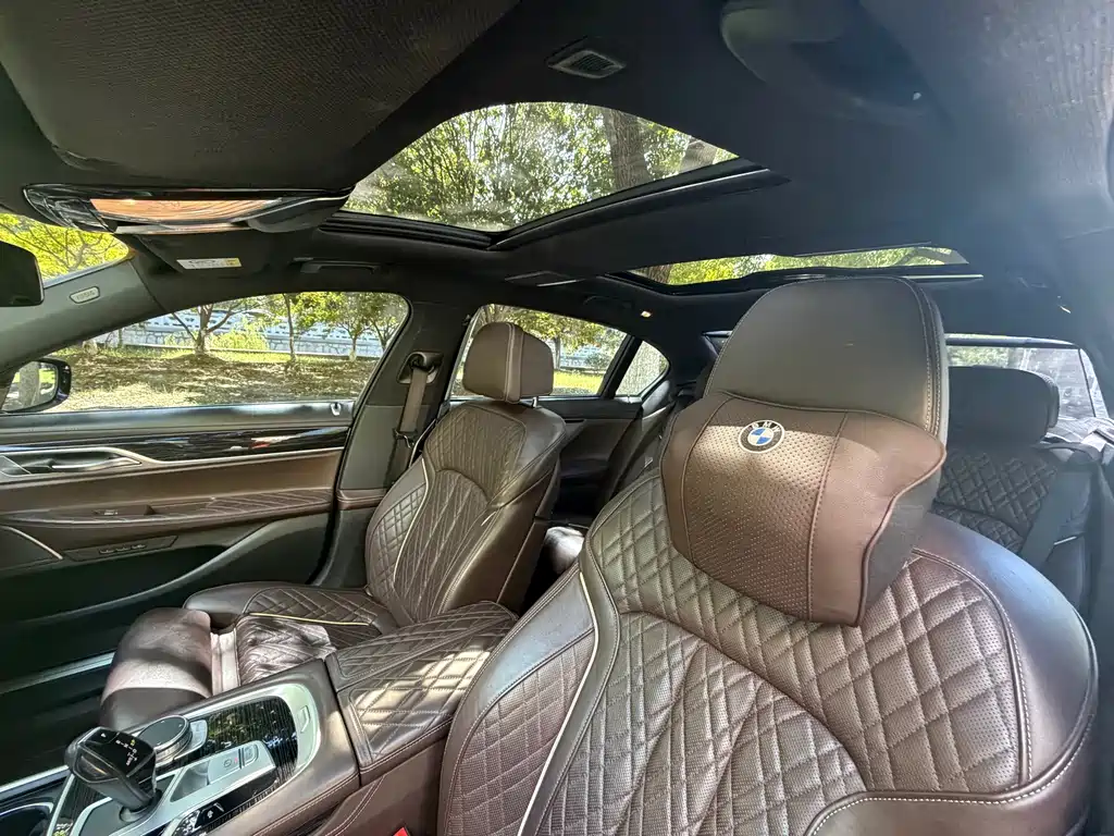 BMW 7 Series — миниатюра 10