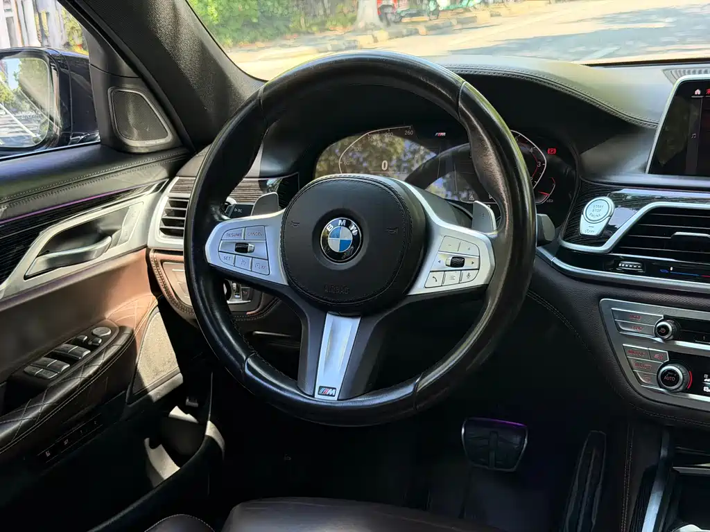 BMW 7 Series — миниатюра 17