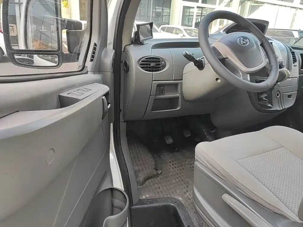 MAXUS V80 — миниатюра 16
