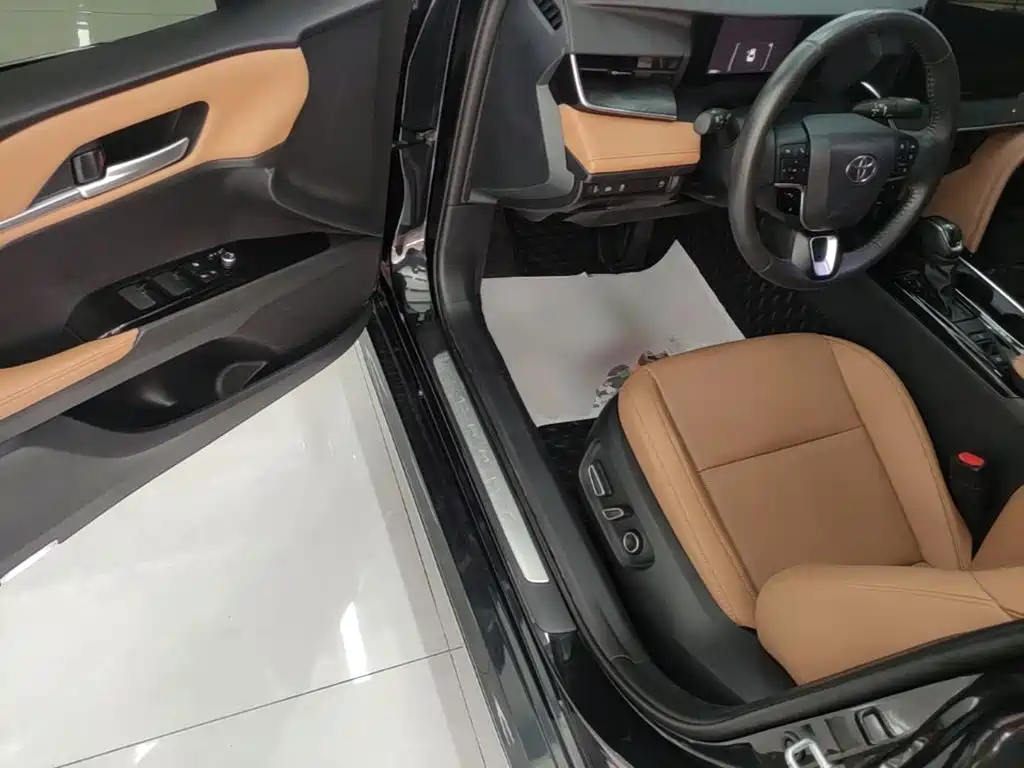 Toyota Camry — миниатюра 16