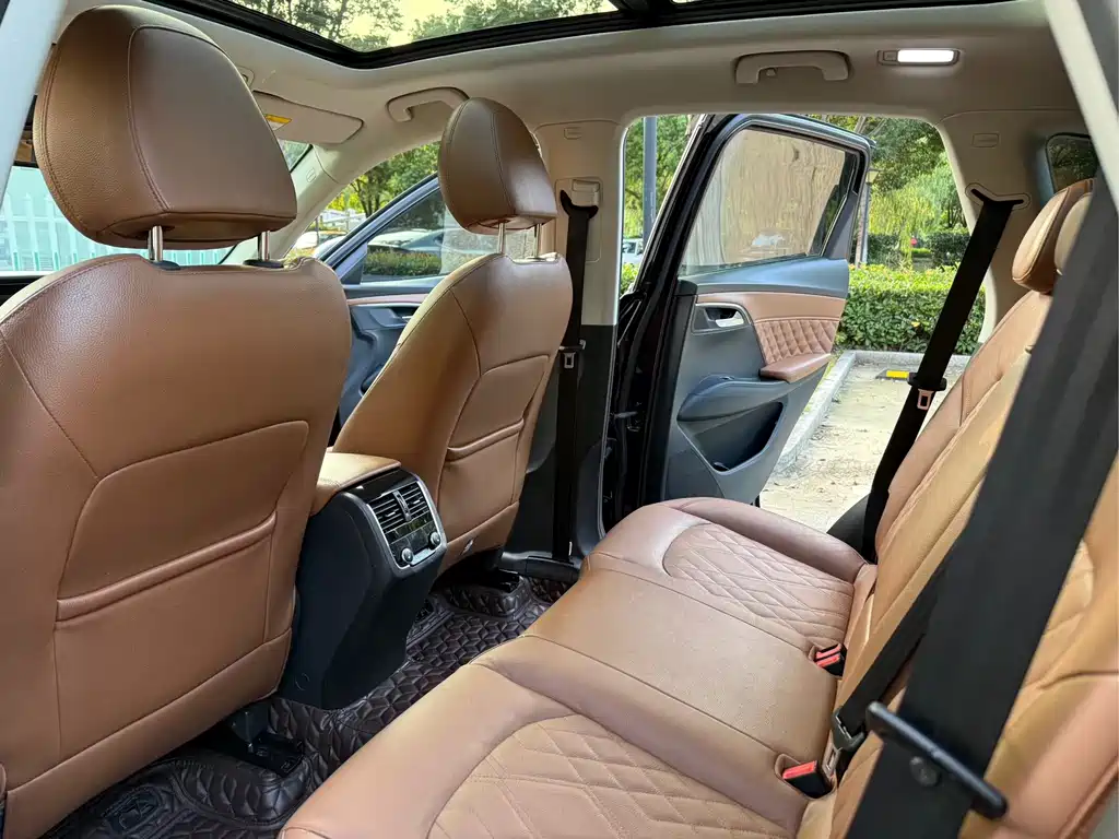 Borgward BX7 — миниатюра 10