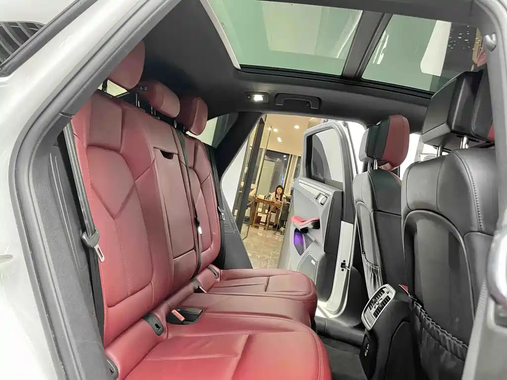 Porsche Macan — миниатюра 6