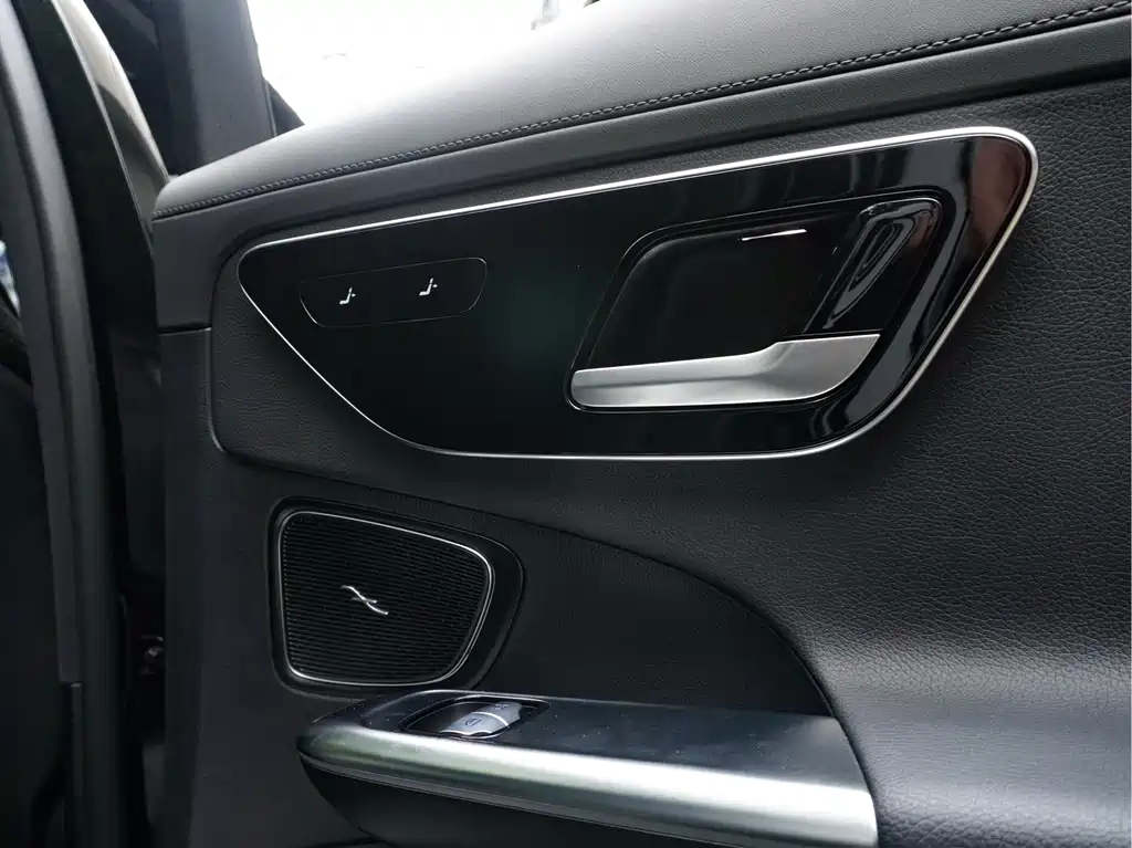 Mercedes-Benz C-Class — миниатюра 26
