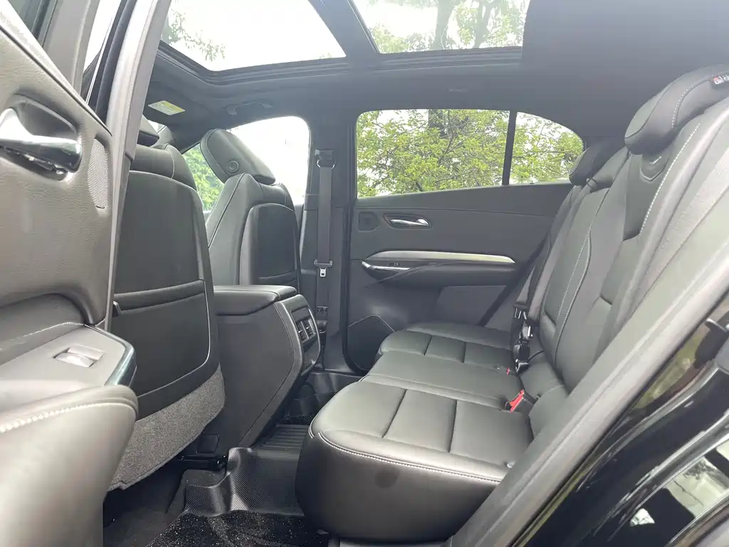 Cadillac XT4 — миниатюра 8