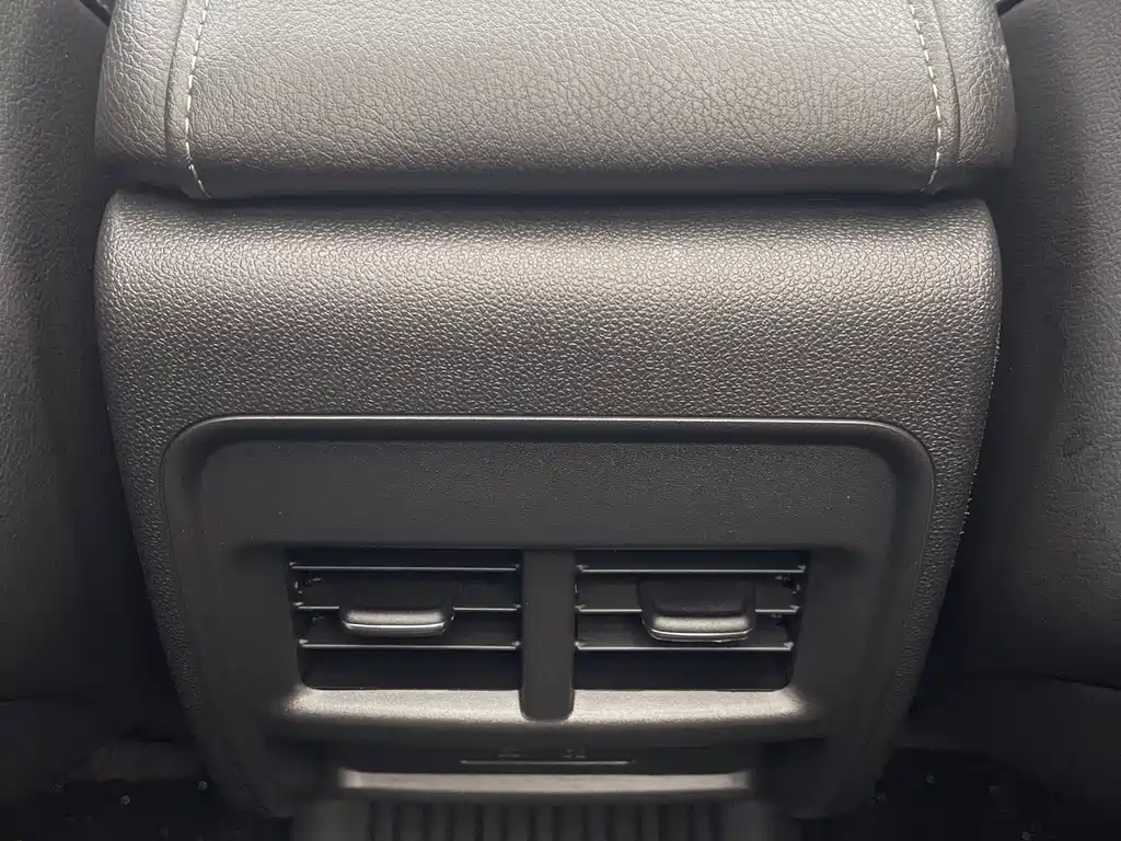 Cadillac XT4 — миниатюра 19