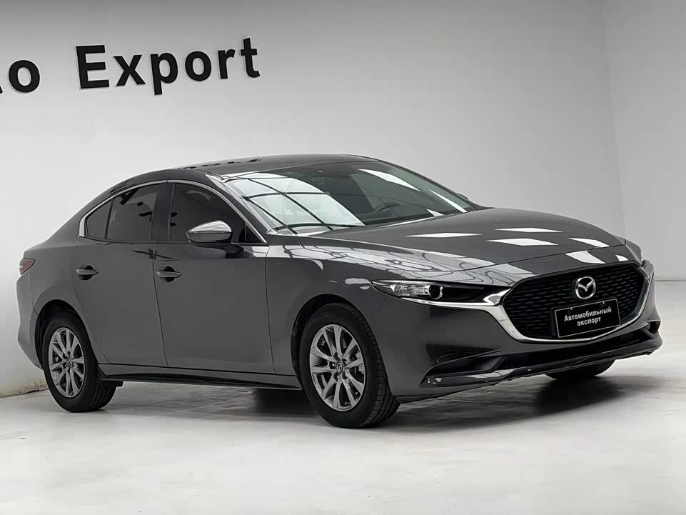 Mazda Mazda3 Axela 2.0 л 2022 г. Серебристо-серый, пробег 21000 км