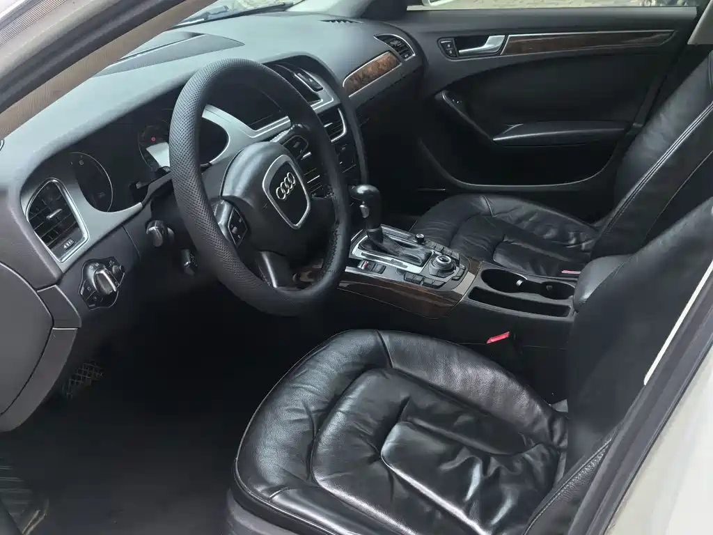 Audi A4L 2011 2.0 TFSI