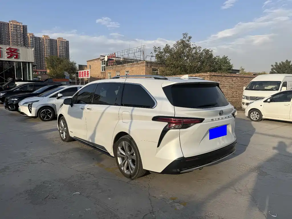 Toyota Sienna — миниатюра 7