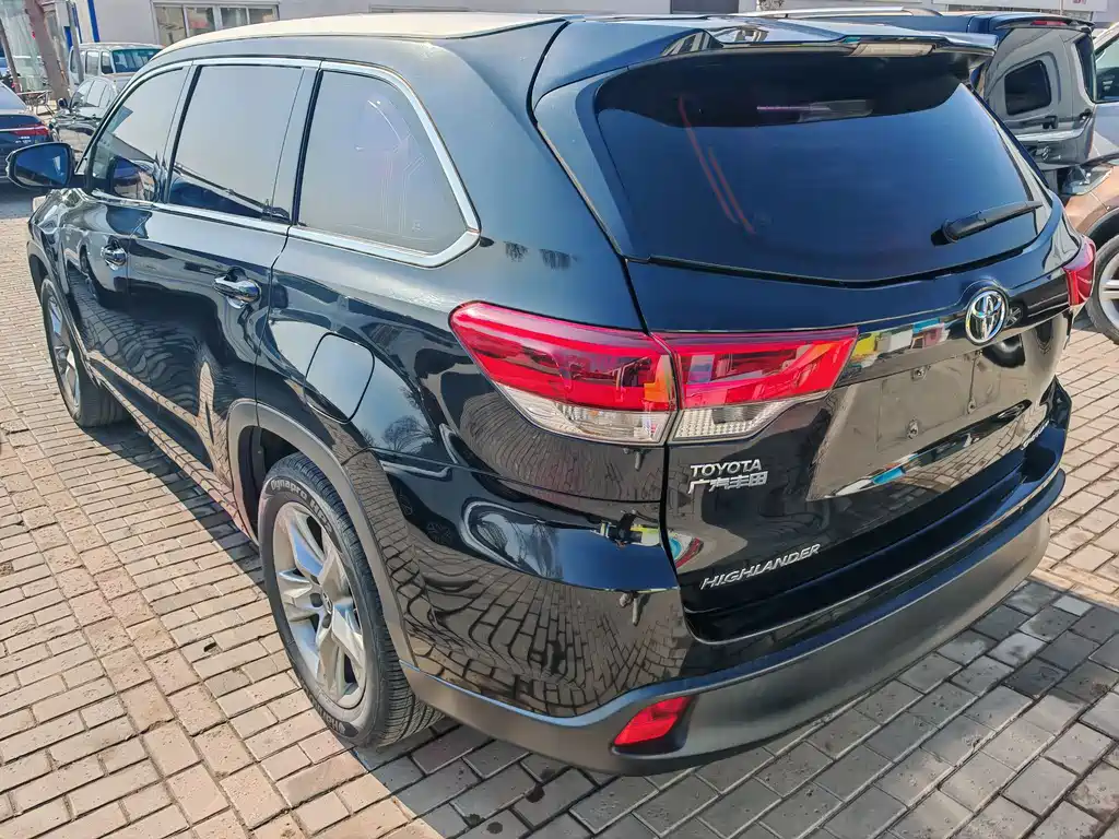 TOYOTA HIGHLANDER