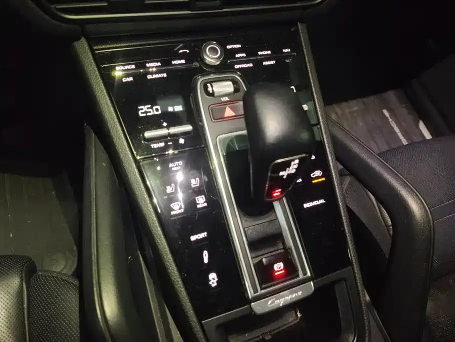 Porsche Cayenne — миниатюра 16